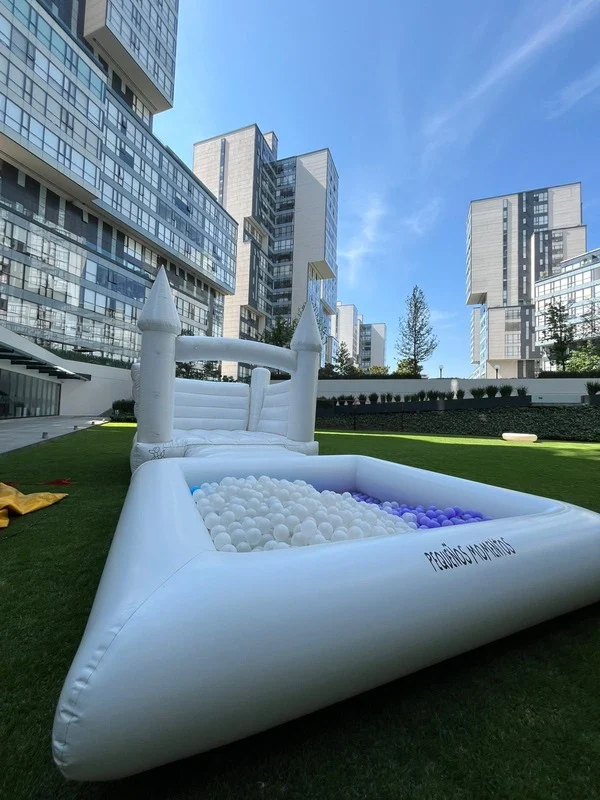 Alberca de pelotas inflable para eventos infantiles